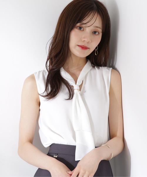 PROPORTION BODY DRESSING(プロポーションボディドレッシング)の「パール付きフリルタイブラウス / 1215210611(シャツ/ブラウス・レディース・ブラウン/ホワイト/ベージュ系その他・MEDIUM/SMALL)」の1枚目の写真
