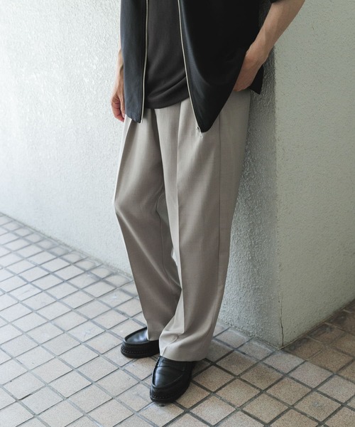 ITEMS URBANRESEARCH（アイテムズ アーバンリサーチ）の「2タックセンタープレススラックス（その他パンツ・メンズ・ブラウン/グレー系その他/ブラック・LARGE/MEDIUM）」の8枚目の写真