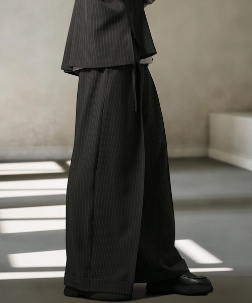 ANEDIST(アンディスト)の「ピンストライプ2タックワイドバギースラックス(スラックス・メンズ・ネイビー/チャコールグレー・M/L)」の3枚目の写真