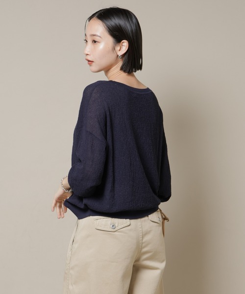 NANO universe（ナノユニバース）の「梨地ボートネックワイドシルエットニット（ニット/セーター・レディース・ダークネイビー/イエロー/ライトベージュ・FREE）」の20枚目の写真