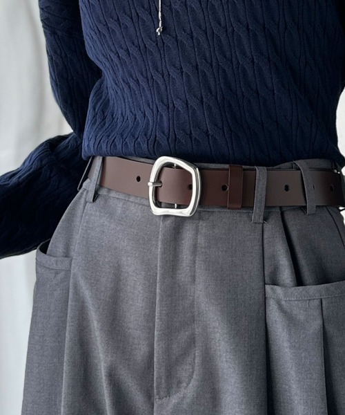 classicalelf（クラシカルエルフ）の「コーデにひとさじ、高級感。牛床革アソートバックルレザーベルト（ベルト・レディース・ブラック系2/ブラック系1/ダークブラウン系2/ダークブラウン系1/ブラック系3/ブラック系4・ONE SIZE）」の5枚目の写真