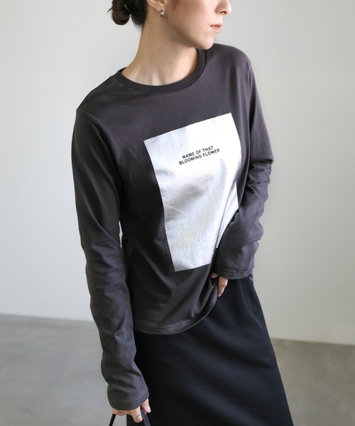 select MOCA（セレクトモカ）の「箔プリントロングTシャツ（Tシャツ/カットソー・レディース・ホワイト×ゴールド/ホワイト×シルバー/ブラック×ゴールド/ブラック×シルバー・FREE）」の3枚目の写真