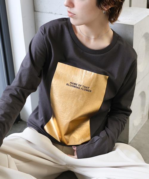 select MOCA（セレクトモカ）の「箔プリントロングTシャツ（Tシャツ/カットソー・レディース・ホワイト×ゴールド/ホワイト×シルバー/ブラック×ゴールド/ブラック×シルバー・FREE）」の4枚目の写真