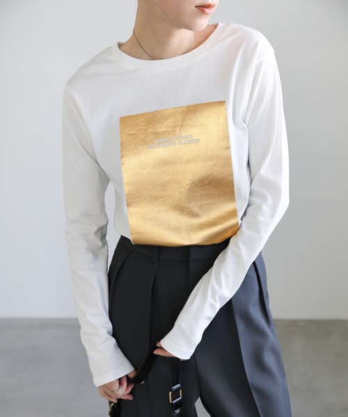 select MOCA（セレクトモカ）の「箔プリントロングTシャツ（Tシャツ/カットソー・レディース・ホワイト×ゴールド/ホワイト×シルバー/ブラック×ゴールド/ブラック×シルバー・FREE）」の2枚目の写真