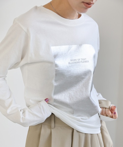 select MOCA（セレクトモカ）の「箔プリントロングTシャツ（Tシャツ/カットソー・レディース・ホワイト×ゴールド/ホワイト×シルバー/ブラック×ゴールド/ブラック×シルバー・FREE）」の9枚目の写真