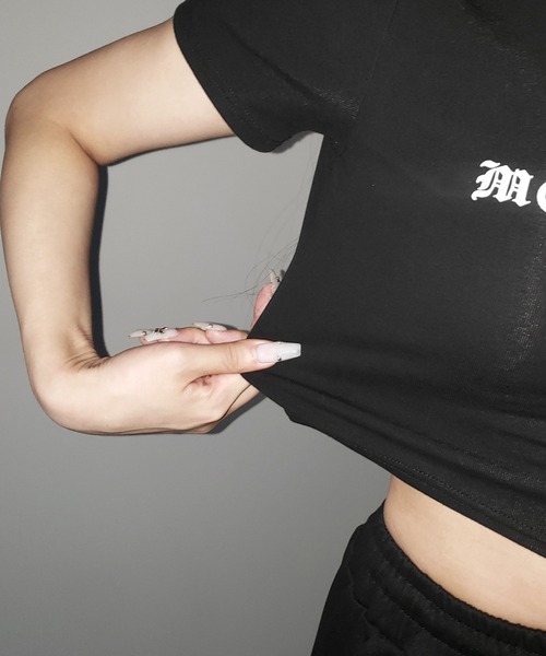 me+em select(ミームセレクト)の「【 2color 】グランジロゴショートちびTシャツ / grunge logo short chibi T-shirt(Tシャツ/カットソー・レディース・ホワイト/ブラック・FREE)」の13枚目の写真
