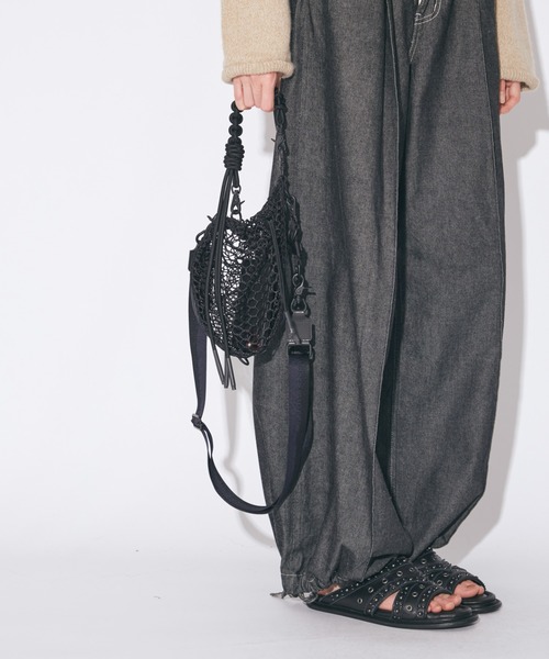 beautiful people（ビューティフルピープル）の「over engineering   mini drawstring strap bag（ショルダーバッグ・レディース・ブラック・FREE）」の2枚目の写真