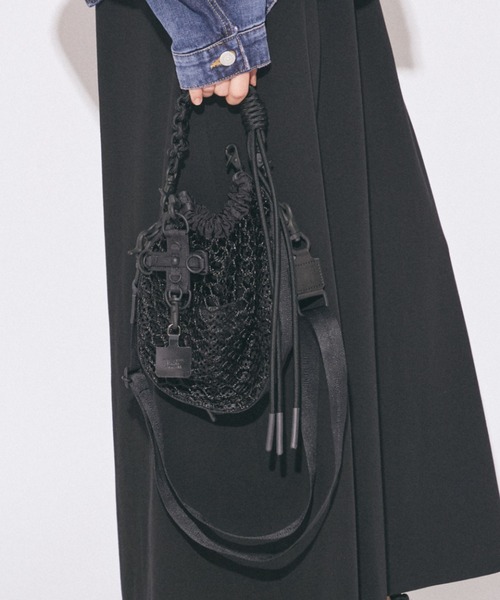 beautiful people（ビューティフルピープル）の「over engineering   mini drawstring strap bag（ショルダーバッグ・レディース・ブラック・FREE）」の6枚目の写真
