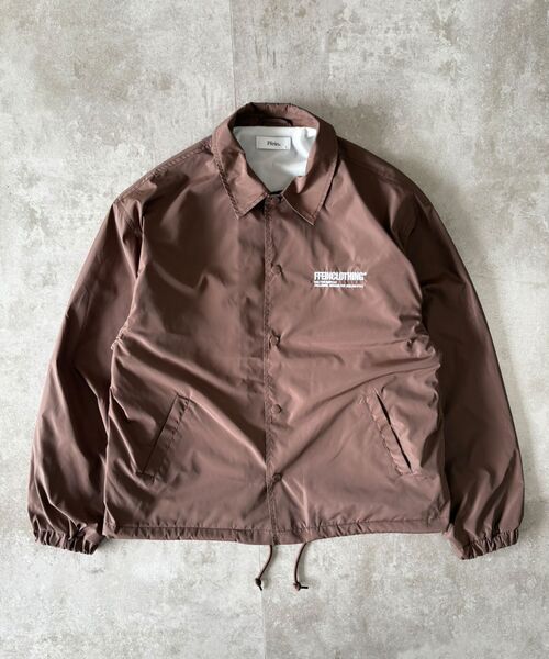 FFEIN(フェイン)の「【FFEIN(フェイン)】ロゴコーチジャケット / コーチ ジャケット ロゴ ボタン プリント フリース(ナイロンジャケット・メンズ・ワイン/ブラック/ブラウン・SMALL/LARGE/MEDIUM)」の1枚目の写真