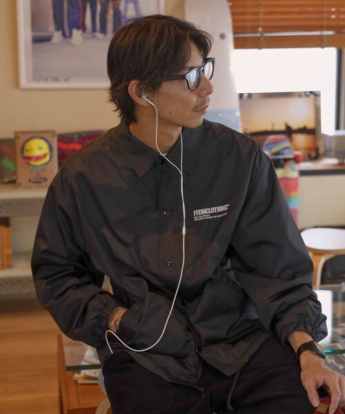FFEIN(フェイン)の「【FFEIN(フェイン)】ロゴコーチジャケット / コーチ ジャケット ロゴ ボタン プリント フリース(ナイロンジャケット・メンズ・ワイン/ブラック/ブラウン・SMALL/LARGE/MEDIUM)」の7枚目の写真