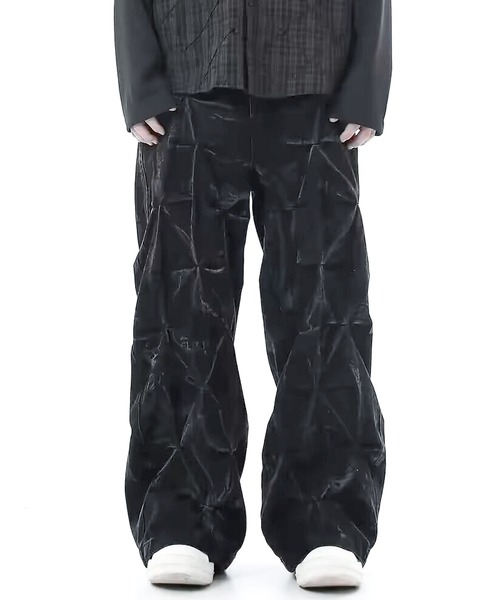 JOHNNY WOLF（ジョニーウルフ）の「SPIDER タックブリーチ ワイド デニムパンツ（デニムパンツ・メンズ・ブラック・XL/L/M/S）」の2枚目の写真