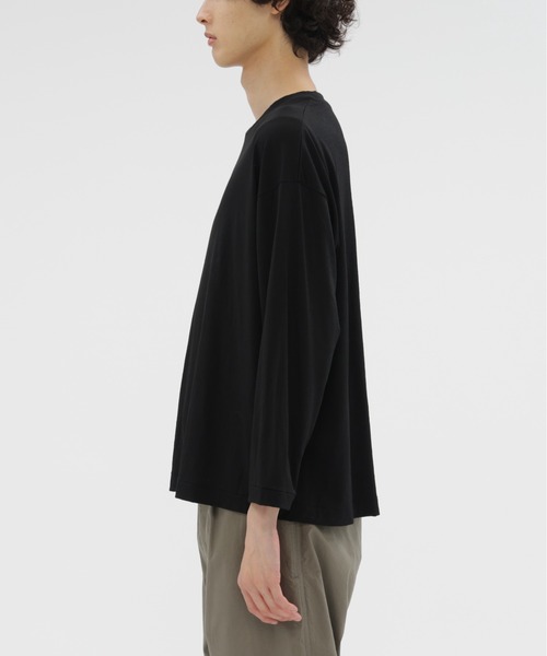 MARGARET HOWELL（マーガレットハウエル）の「SUPERFINE MERINO JERSEY TOP（Tシャツ/カットソー・メンズ・ブラック・LARGE/MEDIUM）」の3枚目の写真