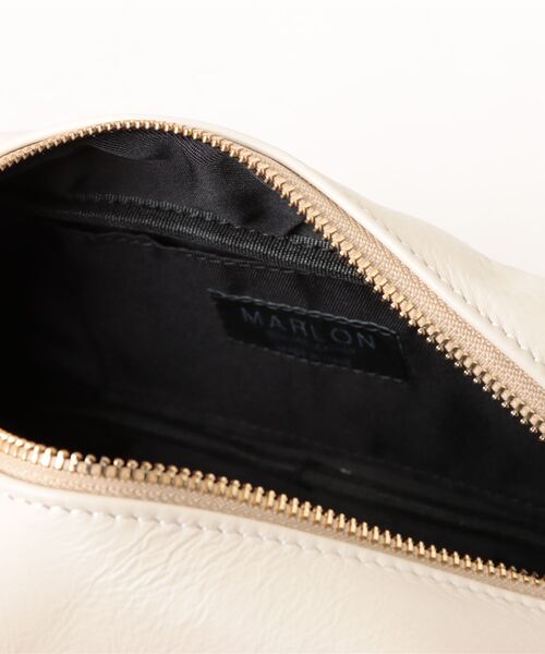 MARLON FIRENZE（マーロンフィレンツェ）の「ギャザーボストンバッグ《MARLON》（ハンドバッグ・レディース・アイボリー・フリー）」の3枚目の写真