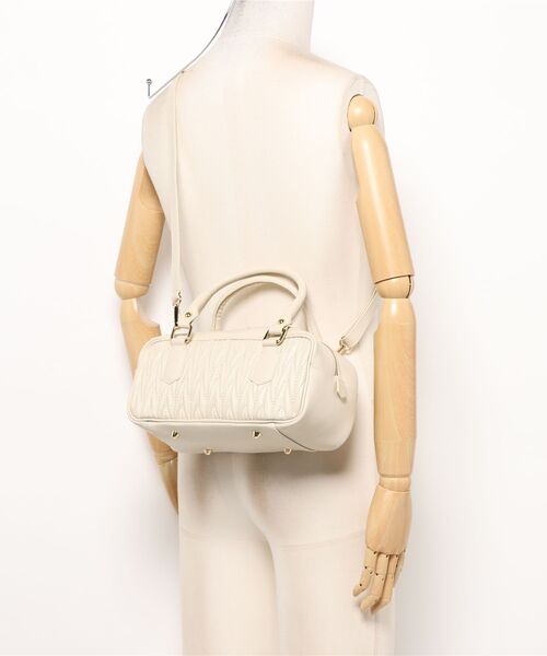 MARLON FIRENZE（マーロンフィレンツェ）の「ギャザーボストンバッグ《MARLON》（ハンドバッグ・レディース・アイボリー・フリー）」の2枚目の写真