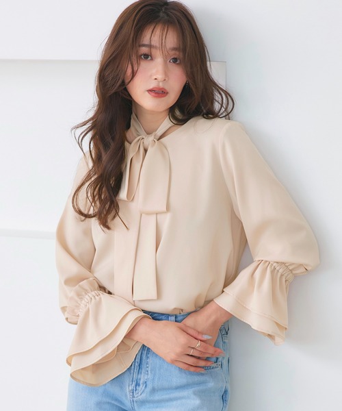 RUIRUE BOUTIQUE(ルイルエブティック)の「マルチway 洗える ストレッチ | 着せ替え ドレープ Tee ブラウス | レディース ボウタイブラウス 体型カバー 長袖 オフィスカジュアル きれいめ トップス シャツ(シャツ/ブラウス・レディース・ピンク/オフホワイト/イエロー/ブラック/ブルーグレー/ピンクベージュ・L/M)」の6枚目の写真