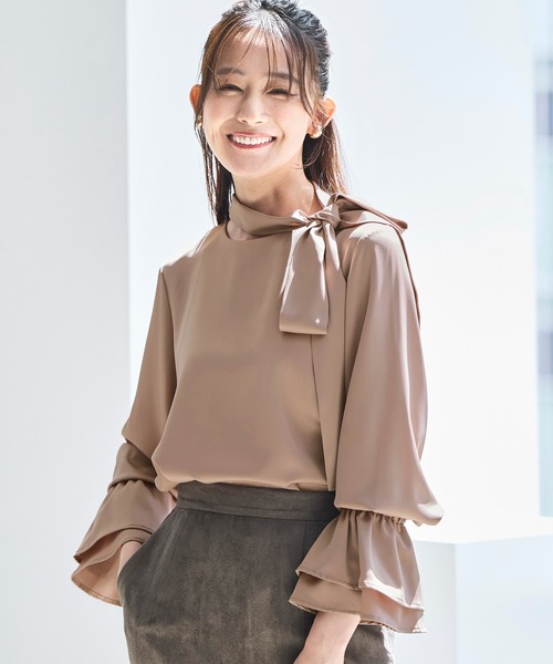 RUIRUE BOUTIQUE(ルイルエブティック)の「マルチway 洗える ストレッチ | 着せ替え ドレープ Tee ブラウス | レディース ボウタイブラウス 体型カバー 長袖 オフィスカジュアル きれいめ トップス シャツ(シャツ/ブラウス・レディース・ピンク/オフホワイト/イエロー/ブラック/ブルーグレー/ピンクベージュ・L/M)」の5枚目の写真