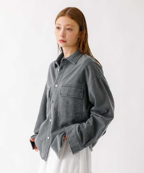Johnbull（ジョンブル）の「【JOHNBULL/ジョンブル】ピグメントスウェットシャツ/羽織り/スウェット【WEB限定】（シャツ/ブラウス・レディース・ベージュ/チャコールグレー・フリー）」の9枚目の写真