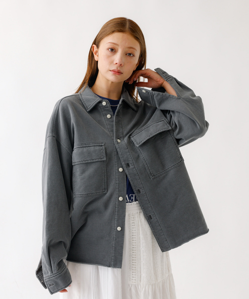 Johnbull（ジョンブル）の「【JOHNBULL/ジョンブル】ピグメントスウェットシャツ/羽織り/スウェット【WEB限定】（シャツ/ブラウス・レディース・ベージュ/チャコールグレー・フリー）」の11枚目の写真