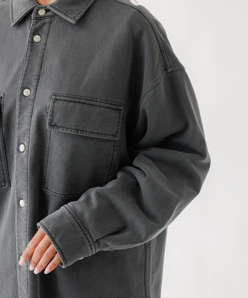 Johnbull（ジョンブル）の「【JOHNBULL/ジョンブル】ピグメントスウェットシャツ/羽織り/スウェット【WEB限定】（シャツ/ブラウス・レディース・ベージュ/チャコールグレー・フリー）」の16枚目の写真
