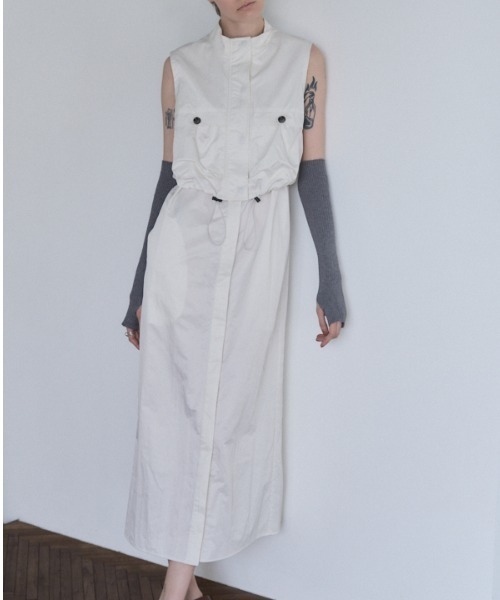 Muel Chic(ミュエルシック)の「Fin shirt one-piece フィンシャツワンピース(ワンピース・レディース・ブラック/ベージュ/オフホワイト・MEDIUM)」の5枚目の写真