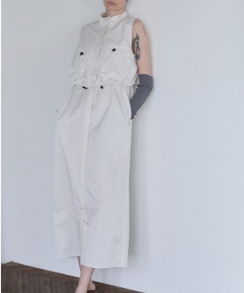 Muel Chic(ミュエルシック)の「Fin shirt one-piece フィンシャツワンピース(ワンピース・レディース・ブラック/ベージュ/オフホワイト・MEDIUM)」の9枚目の写真