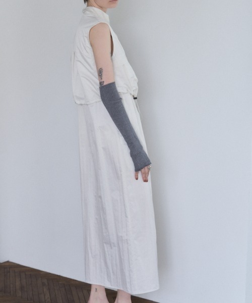 Muel Chic(ミュエルシック)の「Fin shirt one-piece フィンシャツワンピース(ワンピース・レディース・ブラック/ベージュ/オフホワイト・MEDIUM)」の7枚目の写真