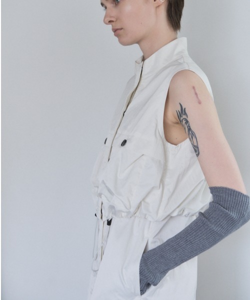 Muel Chic(ミュエルシック)の「Fin shirt one-piece フィンシャツワンピース(ワンピース・レディース・ブラック/ベージュ/オフホワイト・MEDIUM)」の11枚目の写真