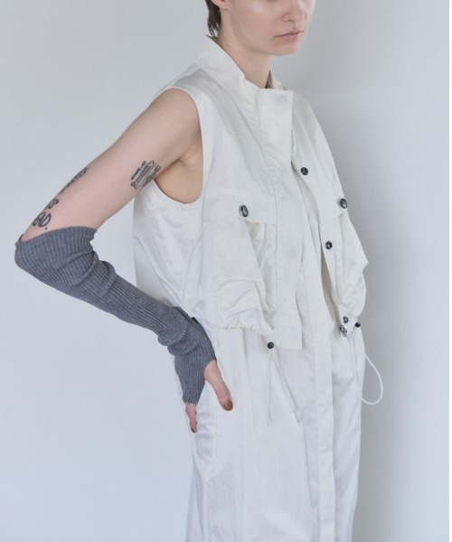 Muel Chic(ミュエルシック)の「Fin shirt one-piece フィンシャツワンピース(ワンピース・レディース・ブラック/ベージュ/オフホワイト・MEDIUM)」の8枚目の写真