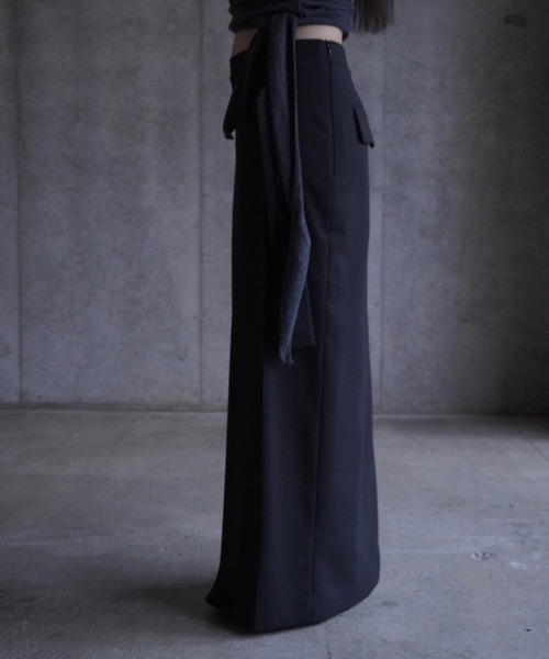 LOW CLASSIC(ロウ クラシック)の「BELTED MAXI SKIRTS(スカート・レディース・ブラック・S)」の3枚目の写真
