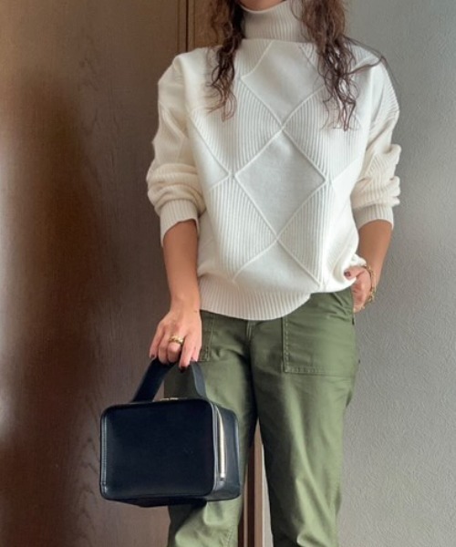 Belle Cie(ベルシー)の「キラリと個性 ダイヤ柄 セーター ハイネック ニット トップス 長袖 秋冬 ゆったり シルエット 冬服(ニット/セーター・レディース・グレー/ターコイズブルー/アイボリー/カーキ/モカ/マスタード/レッド/ブラック・FREE)」の1枚目の写真