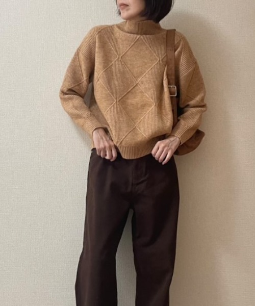 Belle Cie(ベルシー)の「キラリと個性 ダイヤ柄 セーター ハイネック ニット トップス 長袖 秋冬 ゆったり シルエット 冬服(ニット/セーター・レディース・グレー/ターコイズブルー/アイボリー/カーキ/モカ/マスタード/レッド/ブラック・FREE)」の4枚目の写真
