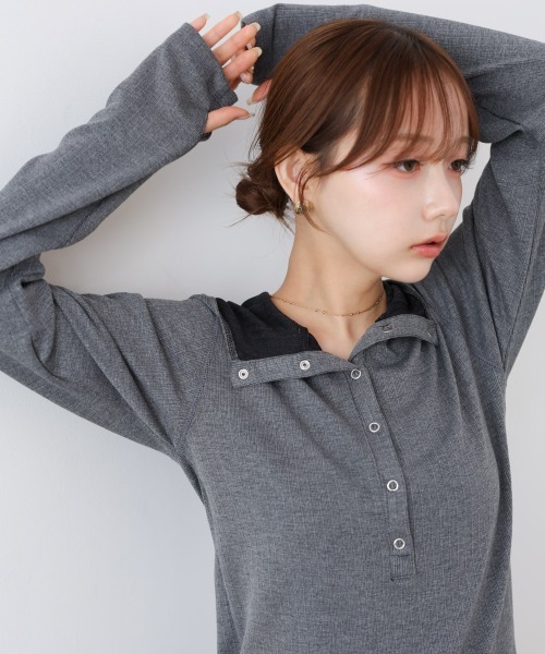 Bab(バブ)の「リブフーディーサムホール付カットトップス(Tシャツ/カットソー・レディース・アイボリー/ブラック/グレー・FREE)」の3枚目の写真