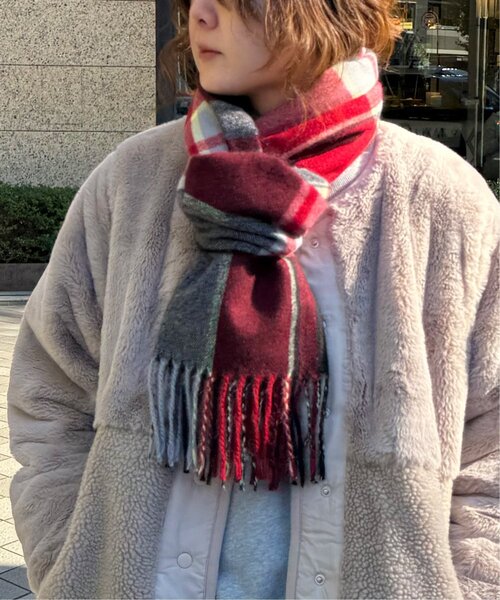 LBC(エルビーシー)の「チェックカラーマフラー(マフラー・レディース・サックスブルー/ブルー/ブラック/レッド・FREE)」の4枚目の写真