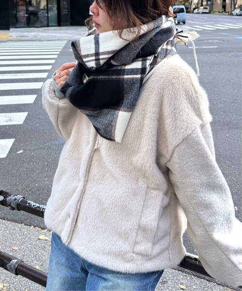 LBC(エルビーシー)の「チェックカラーマフラー(マフラー・レディース・サックスブルー/ブルー/ブラック/レッド・FREE)」の2枚目の写真