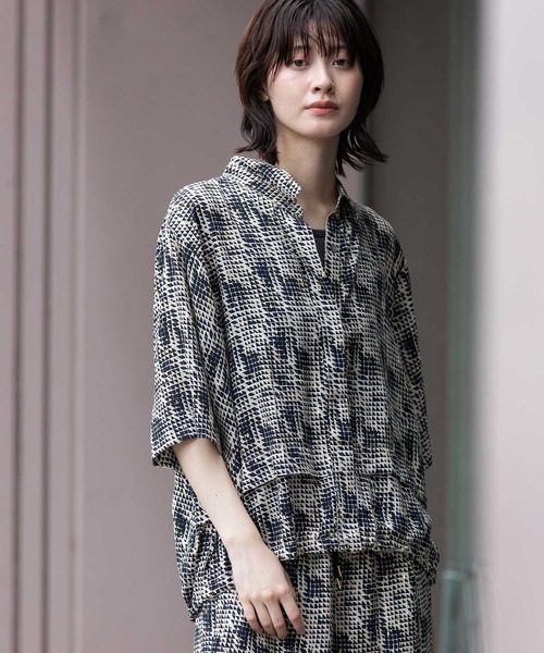 Munich（ミューニック）の「【France】 ジャガードプリントタックシャツ（シャツ/ブラウス・レディース・ベージュ系/アイボリー系/ブラック系・FREE）」の18枚目の写真