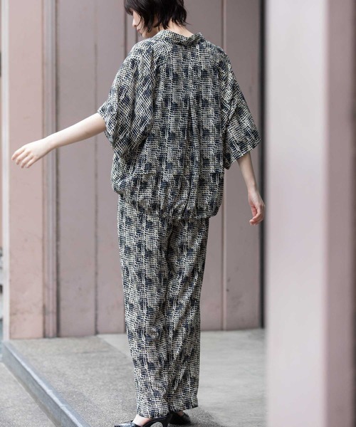 Munich（ミューニック）の「【France】 ジャガードプリントタックシャツ（シャツ/ブラウス・レディース・ベージュ系/アイボリー系/ブラック系・FREE）」の21枚目の写真