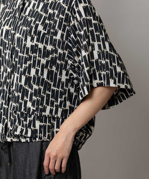 Munich（ミューニック）の「【France】 ジャガードプリントタックシャツ（シャツ/ブラウス・レディース・ベージュ系/アイボリー系/ブラック系・FREE）」の4枚目の写真