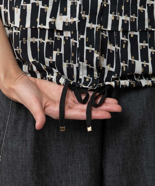 Munich（ミューニック）の「【France】 ジャガードプリントタックシャツ（シャツ/ブラウス・レディース・ベージュ系/アイボリー系/ブラック系・FREE）」の5枚目の写真