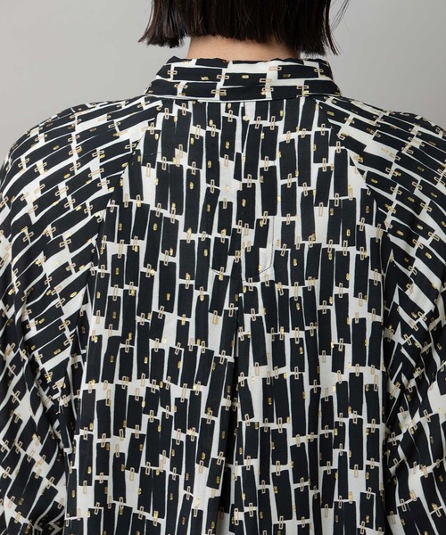 Munich（ミューニック）の「【France】 ジャガードプリントタックシャツ（シャツ/ブラウス・レディース・ベージュ系/アイボリー系/ブラック系・FREE）」の6枚目の写真