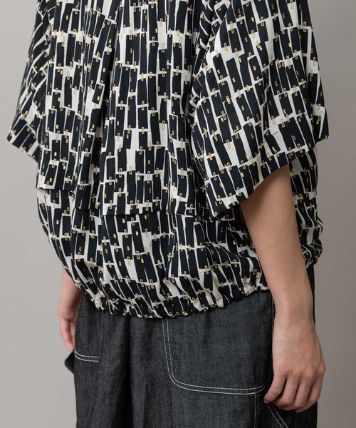 Munich（ミューニック）の「【France】 ジャガードプリントタックシャツ（シャツ/ブラウス・レディース・ベージュ系/アイボリー系/ブラック系・FREE）」の7枚目の写真