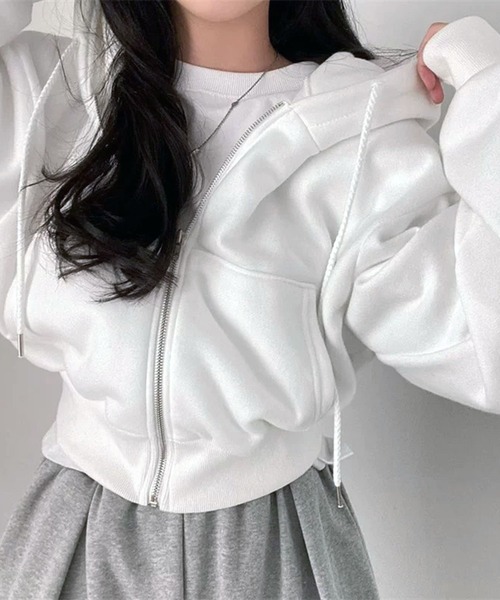 VIBGYOR(ヴィブジョー)の「ショート丈 ジップアップパーカー /韓国 Y2K オーバーサイズ 秋冬(CZ)(パーカー・レディース・ブラック/チャコールグレー/ブルー/ネイビー/オートミール/ライトグレー/ホワイト・FREE)」の2枚目の写真