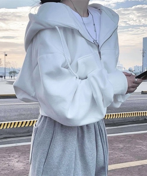 VIBGYOR(ヴィブジョー)の「ショート丈 ジップアップパーカー /韓国 Y2K オーバーサイズ 秋冬(CZ)(パーカー・レディース・ブラック/チャコールグレー/ブルー/ネイビー/オートミール/ライトグレー/ホワイト・FREE)」の13枚目の写真