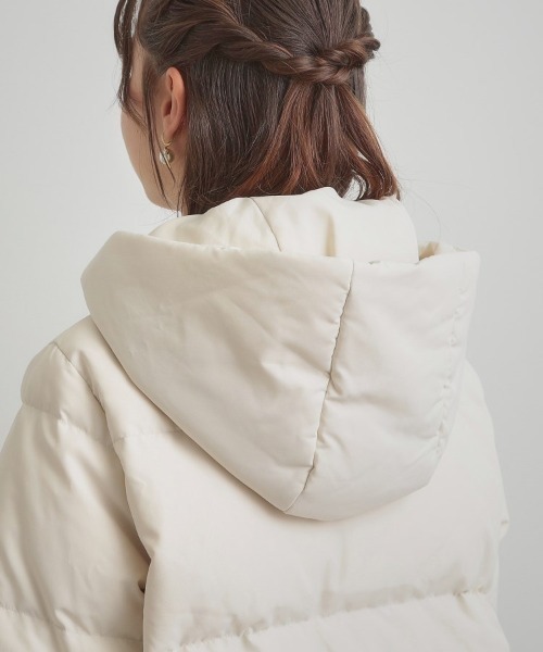 couture brooch（クチュールブローチ）の「【冬の名品・撥水】愛されダウン（ダウンジャケット/コート・レディース・アイボリー/ブラック/サックスブルー/ライトグレー・36/38/40/42）」の12枚目の写真