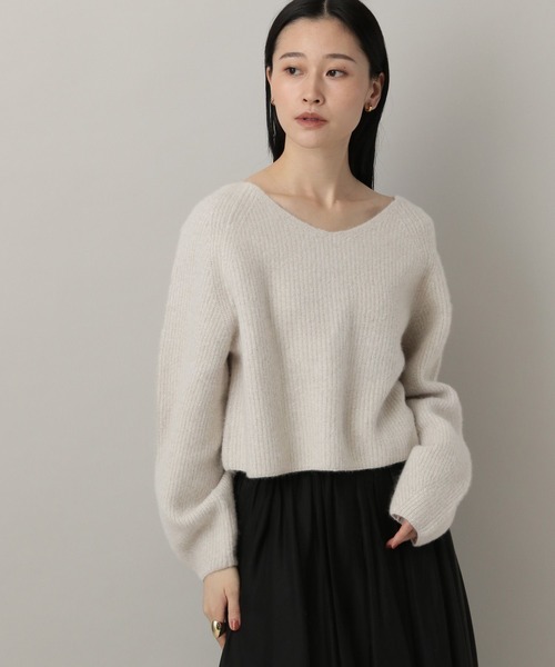 A part by(アパートバイ)の「【前後2WAY】フォックスカシミヤウールラメVネックプルオーバー(ニット/セーター・レディース・アイボリー/ライトベージュ/ネイビー・FREE)」の1枚目の写真