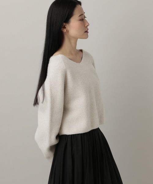 A part by(アパートバイ)の「【前後2WAY】フォックスカシミヤウールラメVネックプルオーバー(ニット/セーター・レディース・アイボリー/ライトベージュ/ネイビー・FREE)」の10枚目の写真