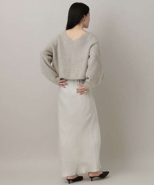 A part by(アパートバイ)の「【前後2WAY】フォックスカシミヤウールラメVネックプルオーバー(ニット/セーター・レディース・アイボリー/ライトベージュ/ネイビー・FREE)」の4枚目の写真