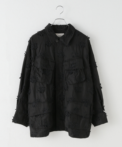 crinkle crinkle crinkle(クリンクルクリンクルクリンクル)の「【crinkle crinkle crinkle/クリンクルクリンクルクリンクル】EMB MILITARY SH(ブルゾン・レディース・ブラック/ベージュ・FREE)」の1枚目の写真