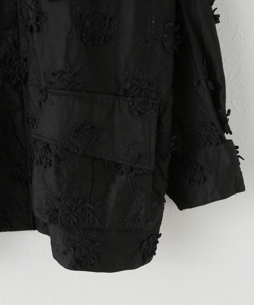 crinkle crinkle crinkle(クリンクルクリンクルクリンクル)の「【crinkle crinkle crinkle/クリンクルクリンクルクリンクル】EMB MILITARY SH(ブルゾン・レディース・ブラック/ベージュ・FREE)」の4枚目の写真