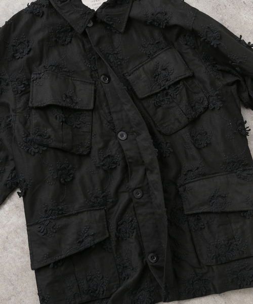 crinkle crinkle crinkle(クリンクルクリンクルクリンクル)の「【crinkle crinkle crinkle/クリンクルクリンクルクリンクル】EMB MILITARY SH(ブルゾン・レディース・ブラック/ベージュ・FREE)」の7枚目の写真