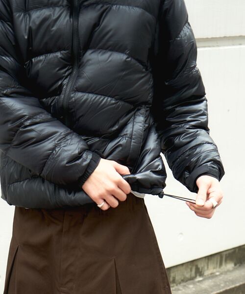 THE NORTH FACE（ザノースフェイス）の「THE NORTH FACE / ザ ノースフェイス ACONCAGUA HOODIE / ND92554（ダウンジャケット/コート・メンズ・ベージュ/ブラック・SMALL/MEDIUM/LARGE）」の10枚目の写真